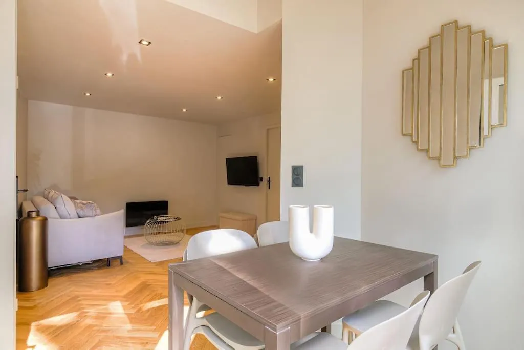 Charmant Appartement En Duplex Pour 4, St-Didier Saint-Didier-au-Mont-d'Or 0*,  Frankrijk